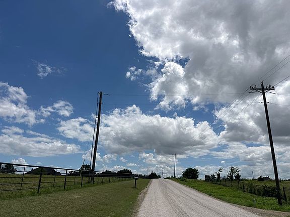 5th image of 920 Cody Rd