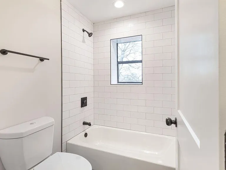 396 Linden Ave NE #105 — Photo 16