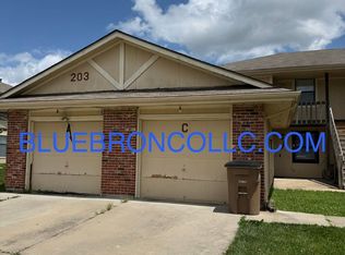 203 Sky Vue Dr APT A, Raymore, MO 64083