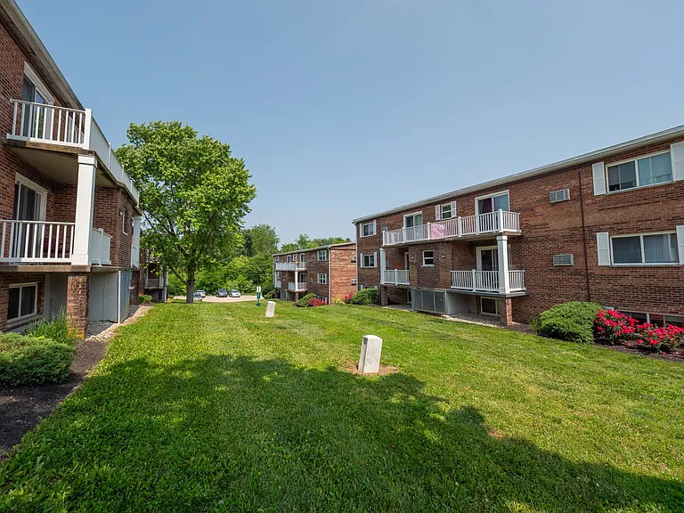 Allen Creek Apartments — Photo 4