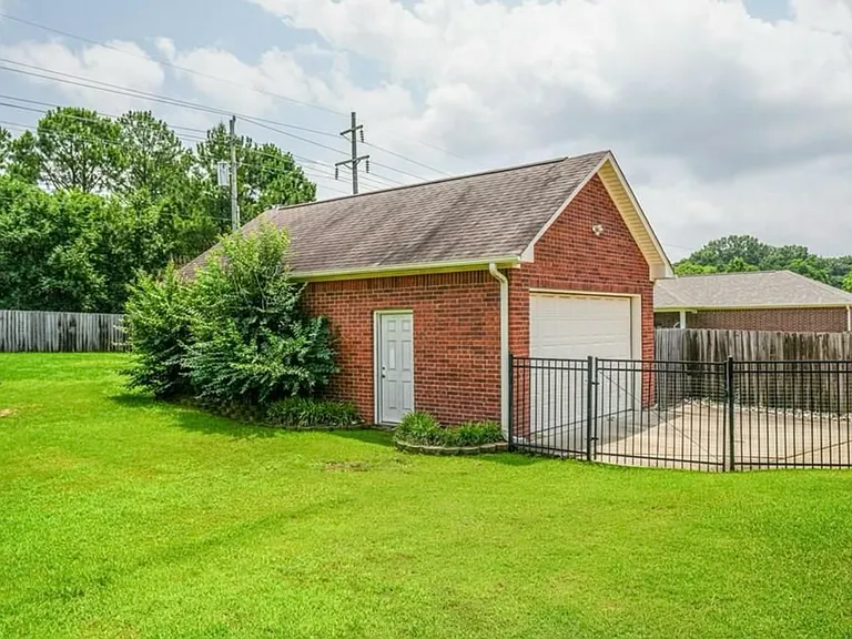 7001 Shadow Brooke St — Photo 37