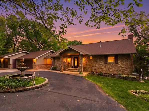 1841 Lake Bluff Dr, Branson West, MO 65737