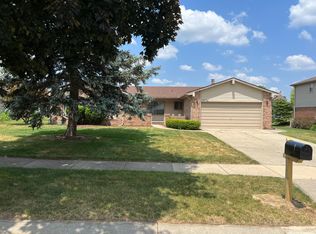 37706 Munger Dr, Livonia, MI