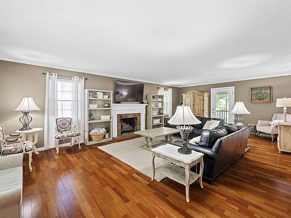 5th image of 4103 Highwood Dr