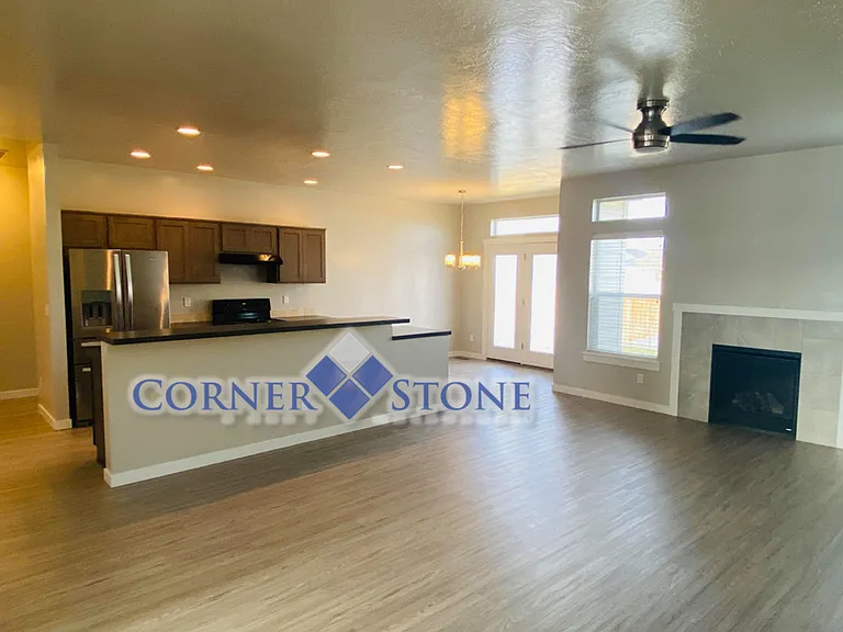 6574 E Fairmount St — Photo 3