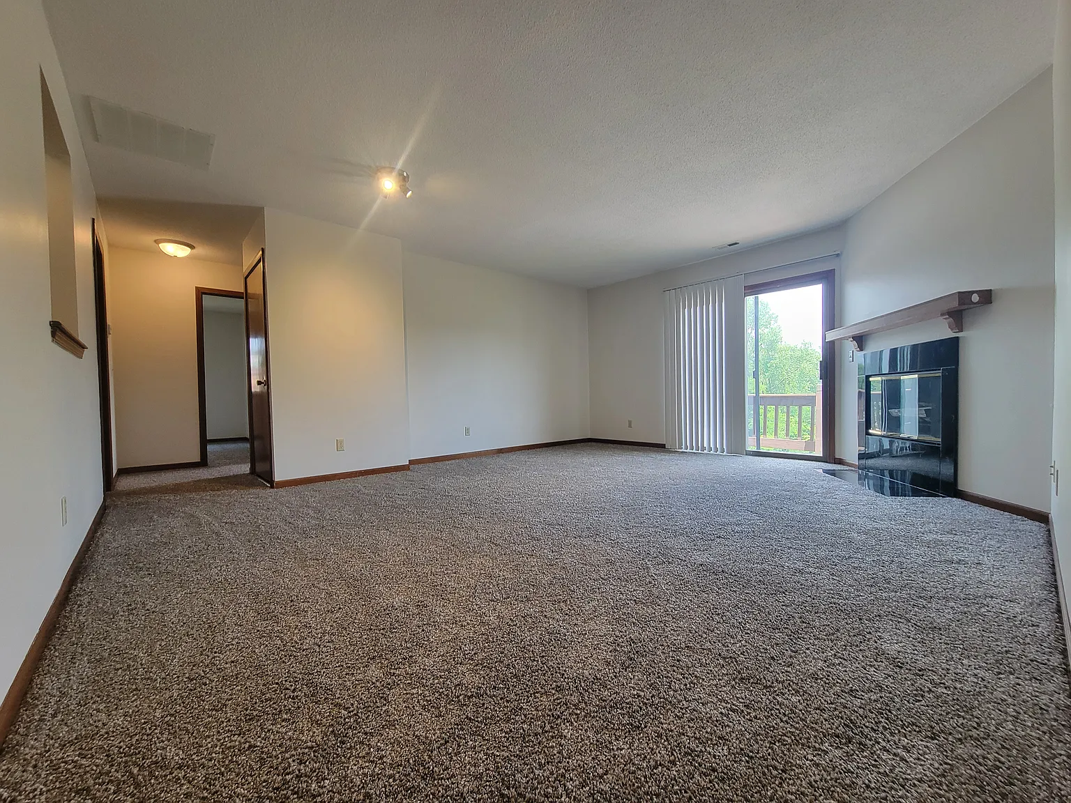 2 bed, 957 sqft, $1,200 — Photo 3