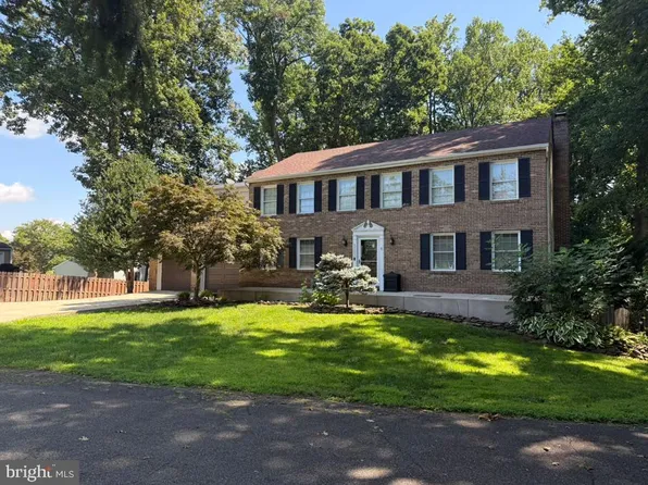 6133 Covered Bridge Rd, Burke, VA 22015