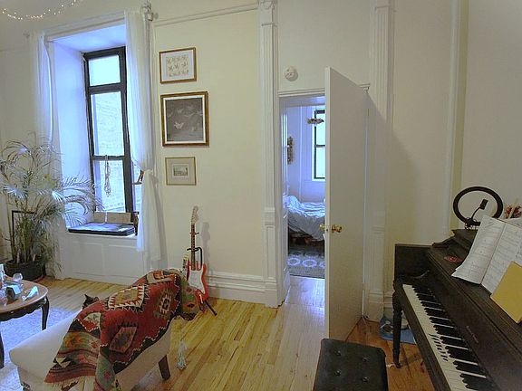3rd image of 113 W 70th St APT 2B