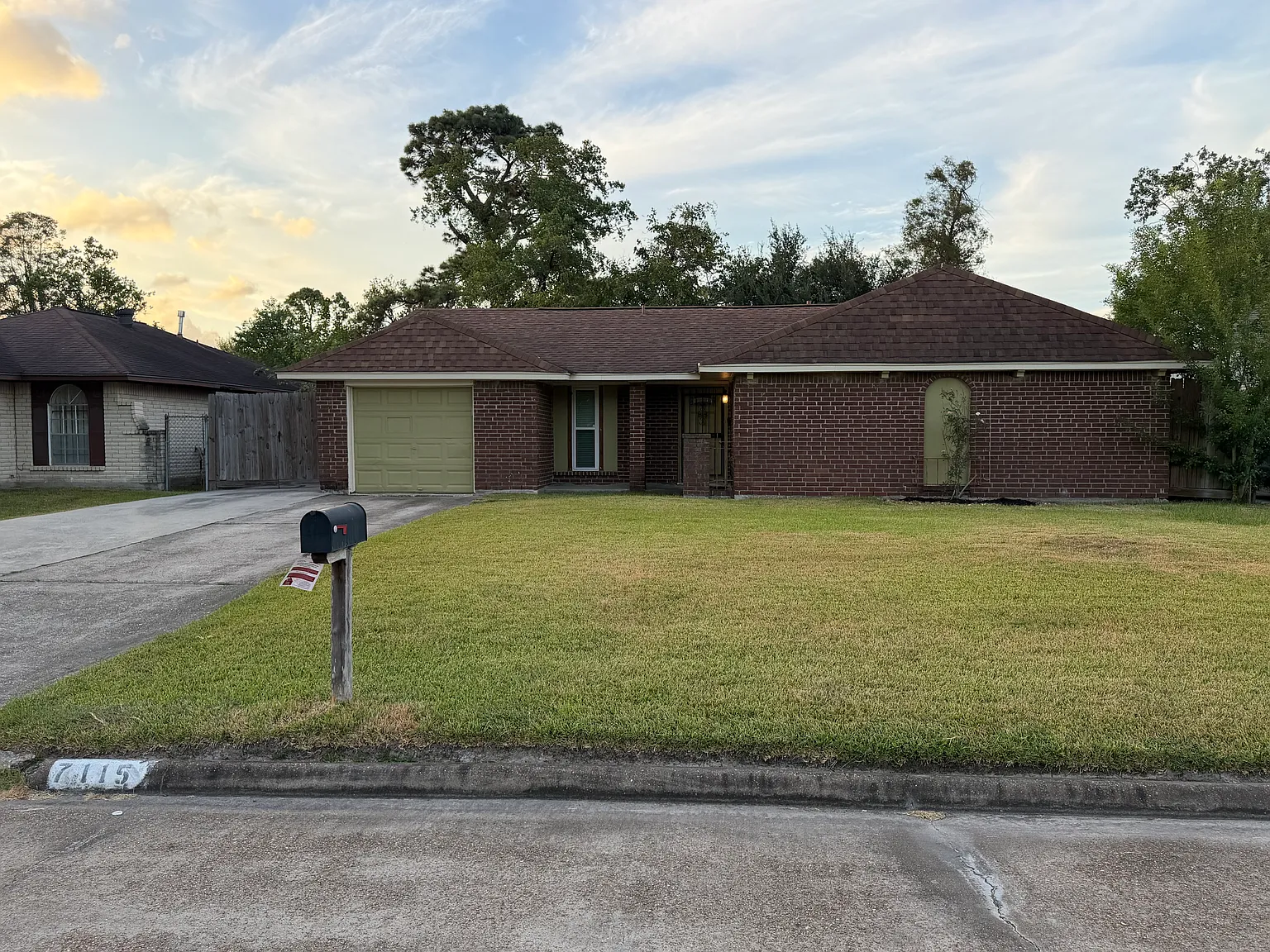 3 bed, 1.5 bath, 1200 sqft, $1,650 — Photo 1