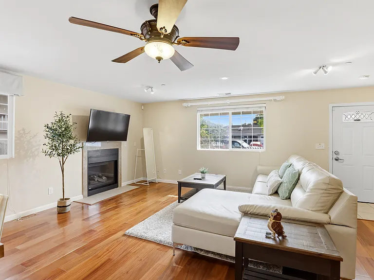 609 Stanford Ave — Photo 7