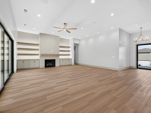 2nd image of 522 E Weatherby Way
