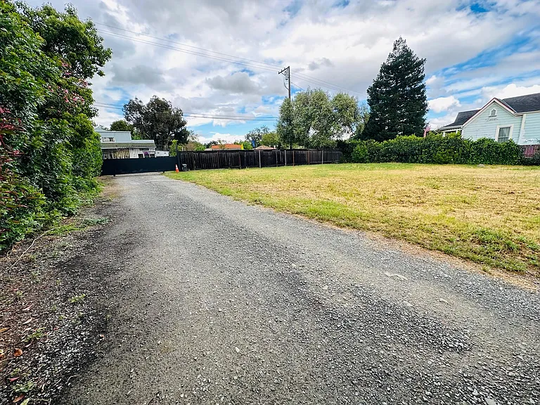 entrance driveway