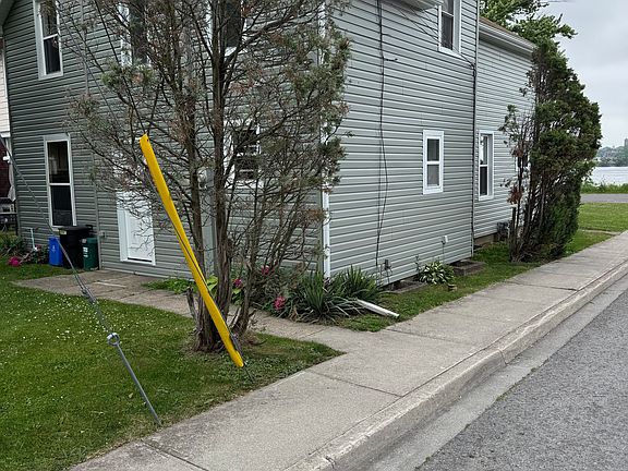 3rd image of 697 Niagara Blvd