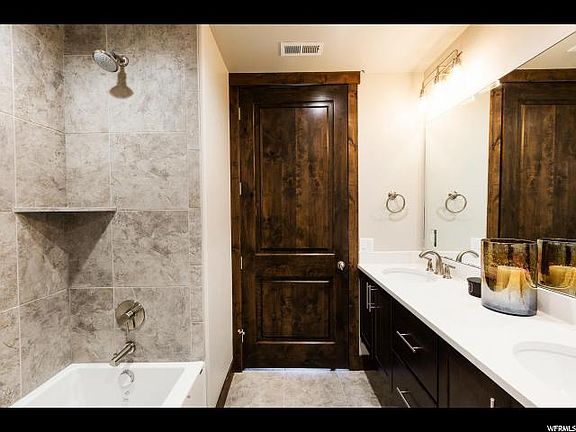 3rd image of 3751 Blackstone Dr #2L