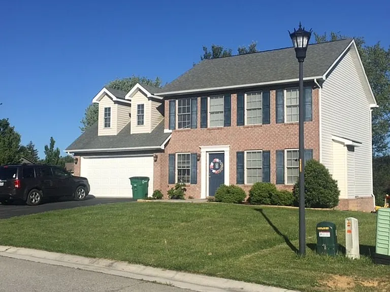 305 Windsor Dr — Photo 1