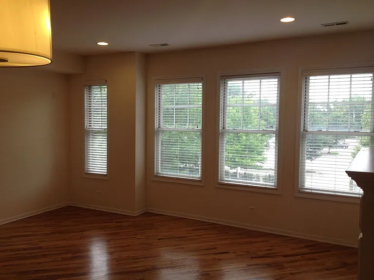 1528 W Greenleaf Ave #3W — Photo 3