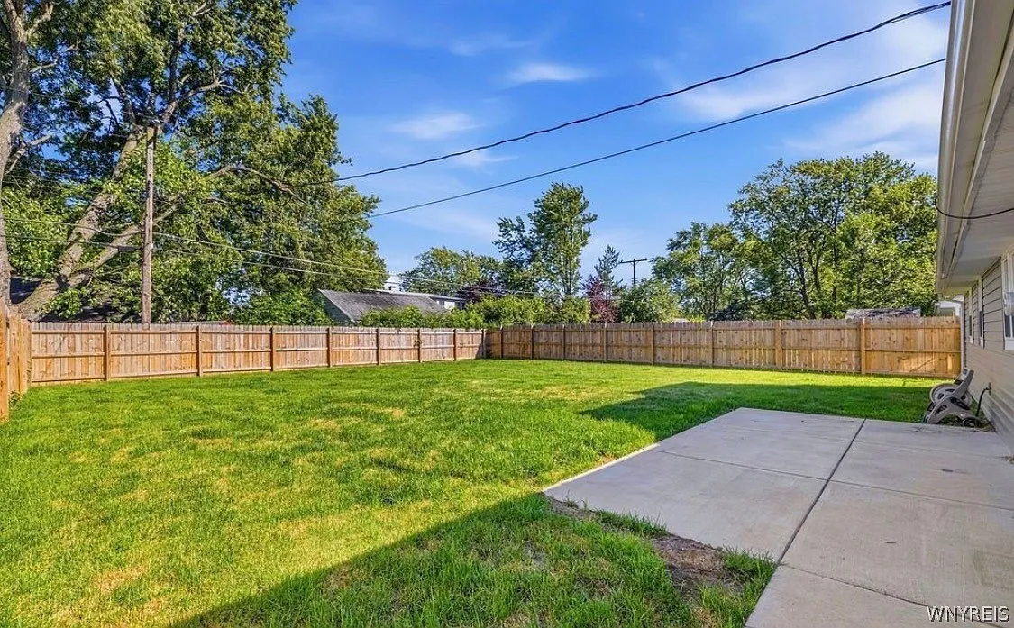 4 bed, 2.0 bath, 2132 sqft, $3,000 — Photo 2