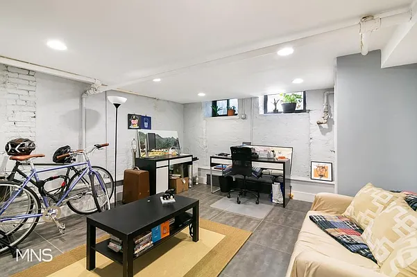 Rented by MNS | media 21