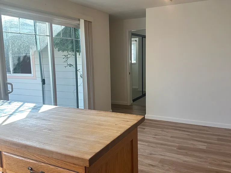 754 McLeod St — Photo 8