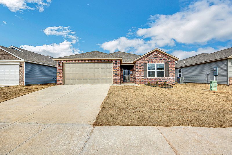 1st image of 1042 E Sparrow Cir