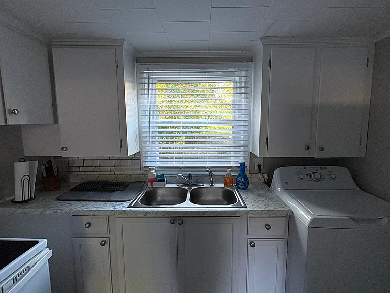 407 1/2 Gaston Ave — Photo 3