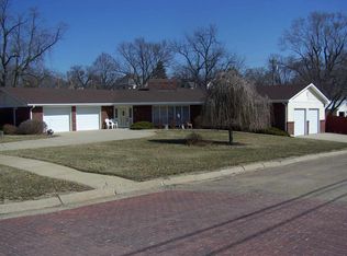 1002 F St, Fairbury, NE 68352