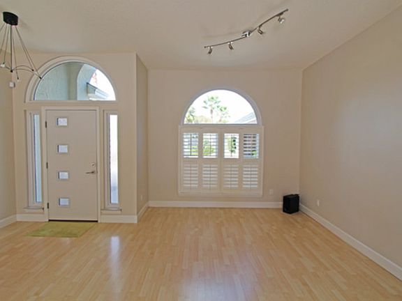 3rd image of 1520 Persimmon Cir N
