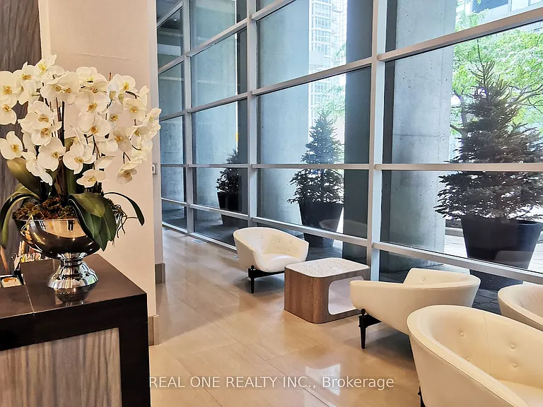 81 Navy Wharf Ct #810 — Photo 7