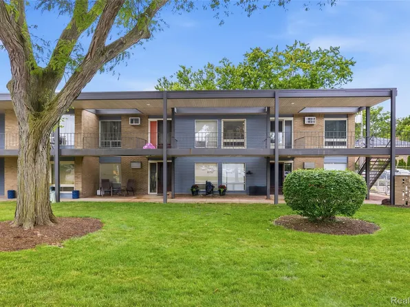 15055 Hubbard St APT 28, Livonia, MI 48154