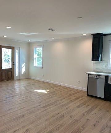 3rd image of 461 N Mangrove Ave