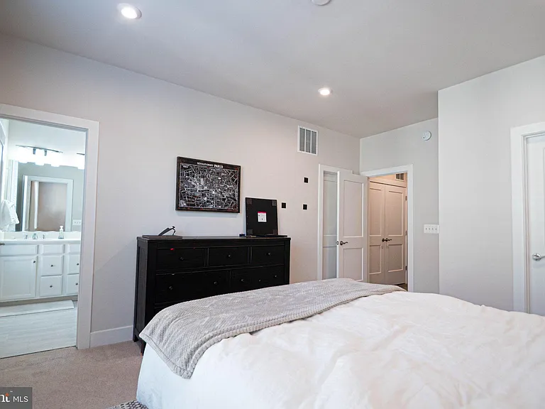 2453 Liberty Loop — Photo 3