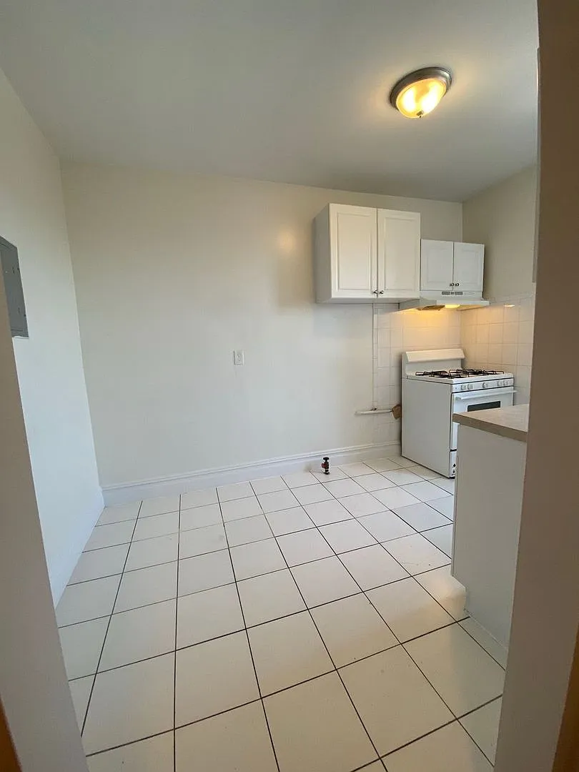 525 - Golden Crest 525 60th Street, LLC — Photo 3