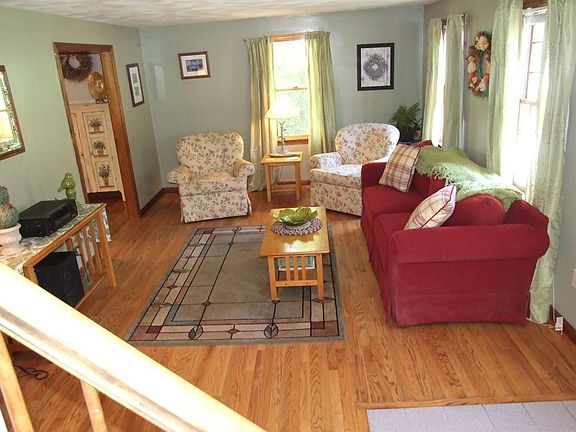 3rd image of 6 Longwood Cir