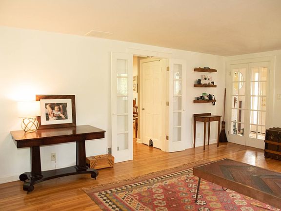 4th image of 66 Woodview Ave
