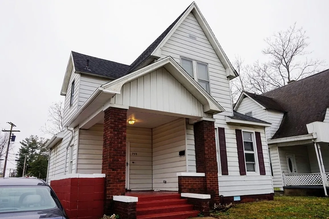759 Washington Ave photo 1