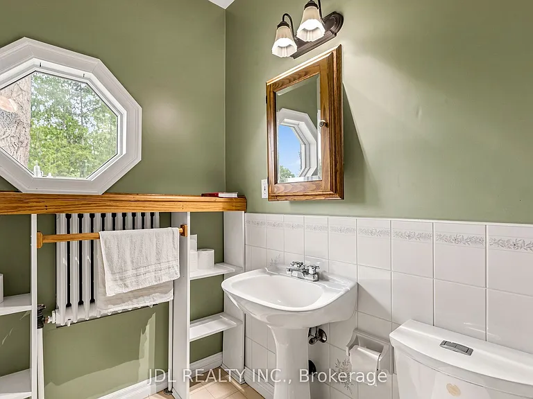 100 Roxborough Rd — Photo 18