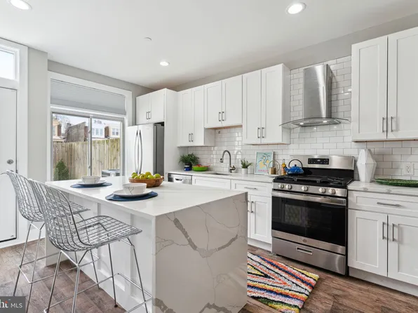 242 Slocum St, Philadelphia, PA 19119