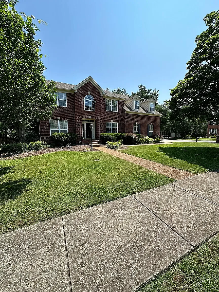 4 bed, 2900 sqft, $4,500 — Photo 1