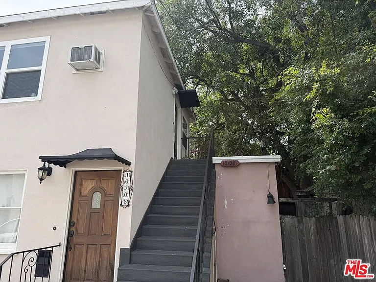10708 1/2 Moorpark St — Photo 12