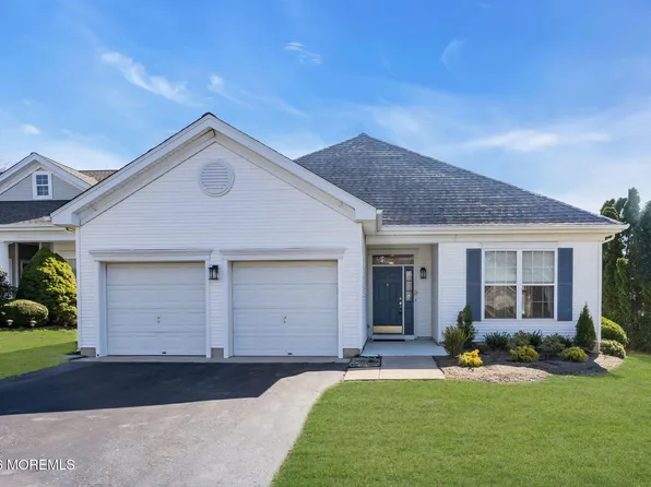 1 Gardenways Court, Lakewood, NJ 08701