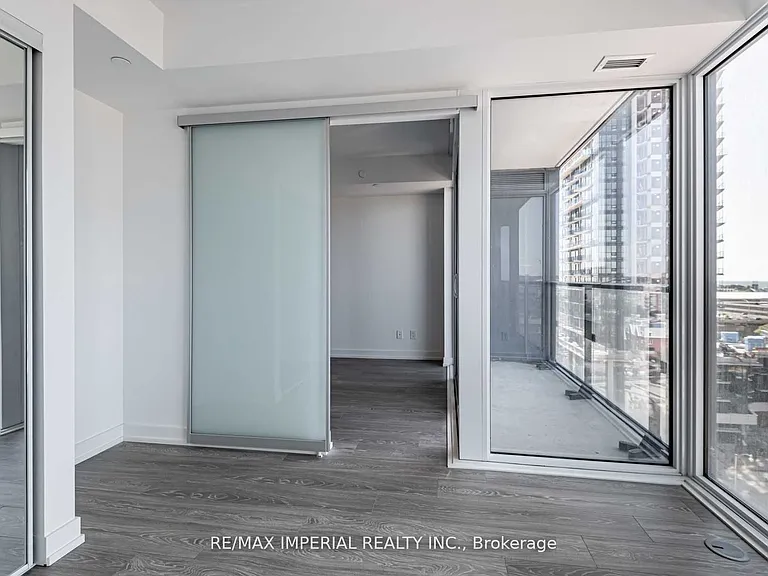 19 Western Battery Rd #2211 — Photo 15