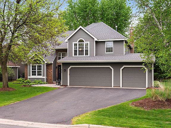 2nd image of 632 Hampshire Dr