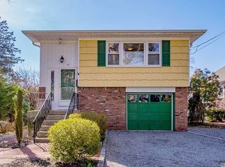 43 Cromwell Pl, Sea Cliff, NY 11579