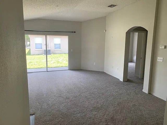 3 bed, 1335 sqft, $1,895 — Photo 2