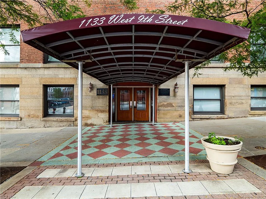 2 bed, 899 sqft, $2,250 — Photo 1