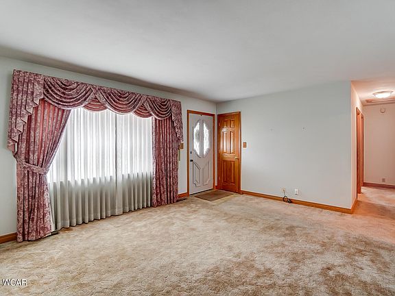 5th image of 215 E High St