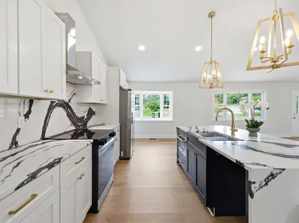 2909 Belmont Cir, Sanford, NC 27332