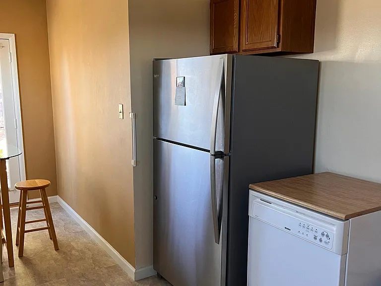 555 Mount St — Photo 4