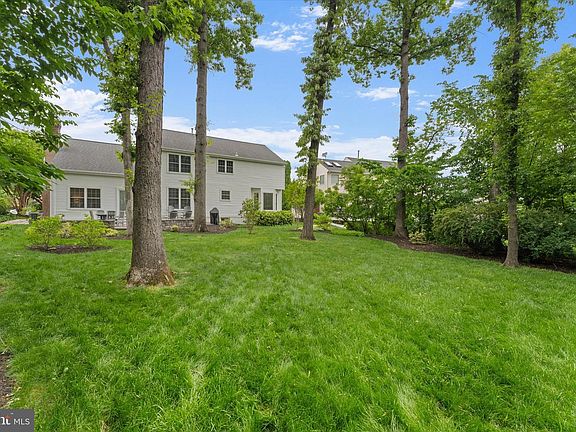 3rd image of 43932 Tavern Dr