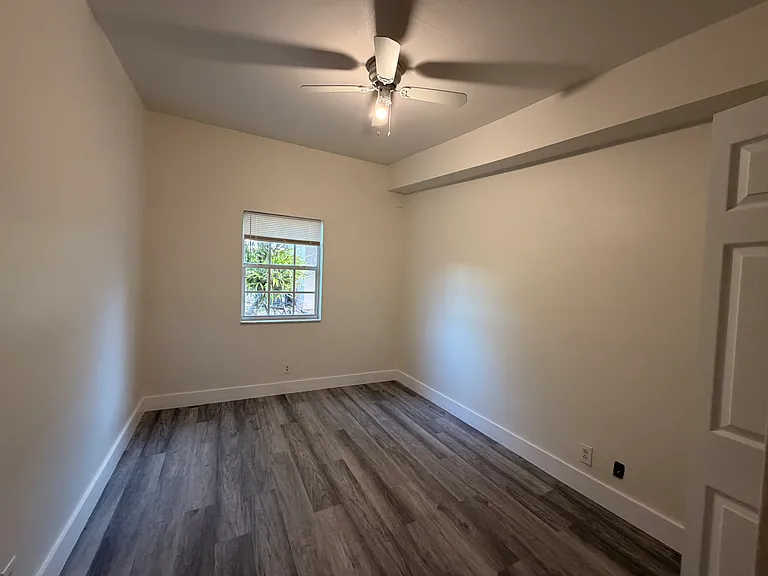 22800 Old Dixie Hwy — Photo 11